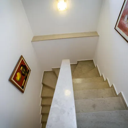 Helena Vip And * Sluneční pobřeží