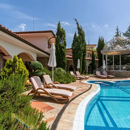 Helena Vip And Villa *