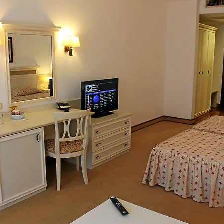 Helena Vip And * Sluneční pobřeží