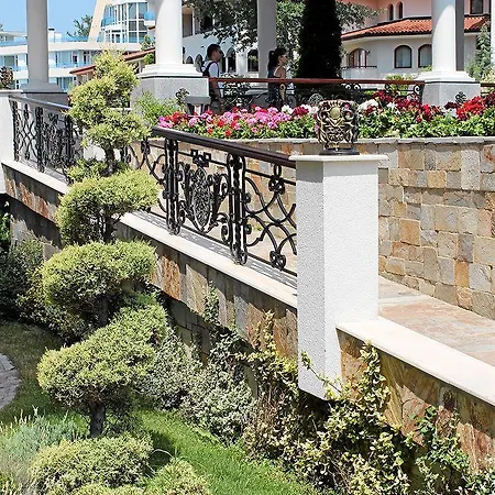 Helena Vip And Villa