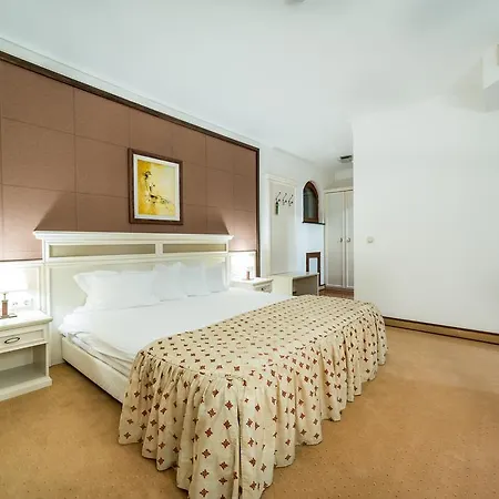 Helena Vip And Villa *