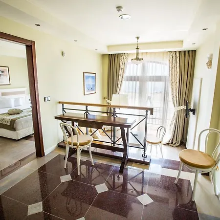 Helena Vip And Villa
